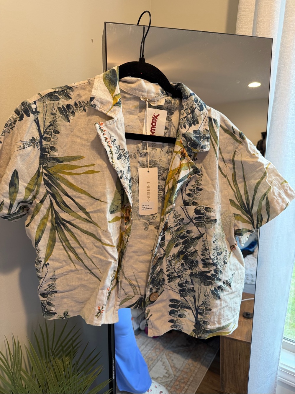 T.J.Maxx Cream Botanical Print Short Sleeve Blouse